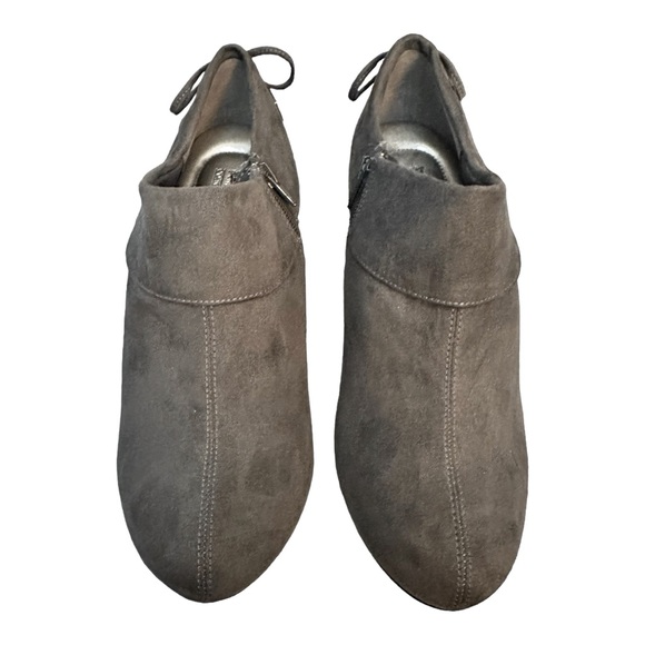 Coach and Four Faux Suede Ankle Booties Cuffed Bow Charcoal Gray Women’s Size 10 - Picture 2 of 7